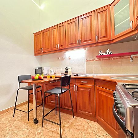 Elizabeth'S Treasure Deluxe Apartment Budapest Exterior photo