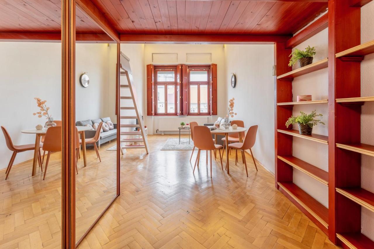 Elizabeth'S Treasure Deluxe Apartment Budapest Exterior photo