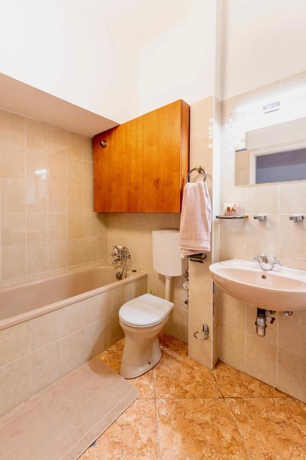 Elizabeth'S Treasure Deluxe Apartment Budapest Exterior photo