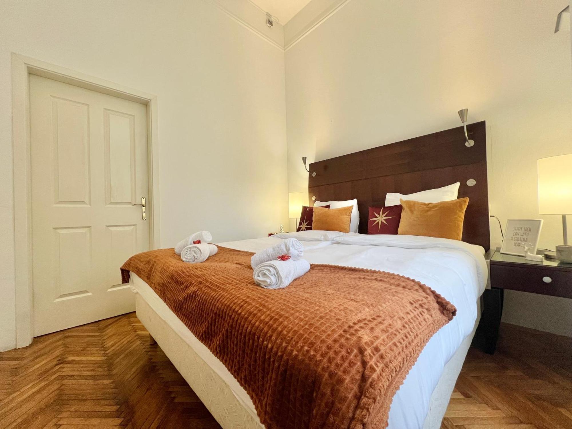 Elizabeth'S Treasure Deluxe Apartment Budapest Exterior photo